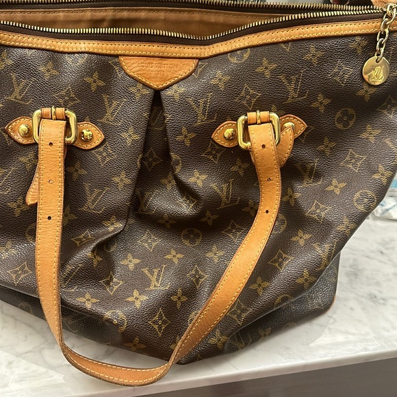 Louis Vuitton - Picture 4 of 9